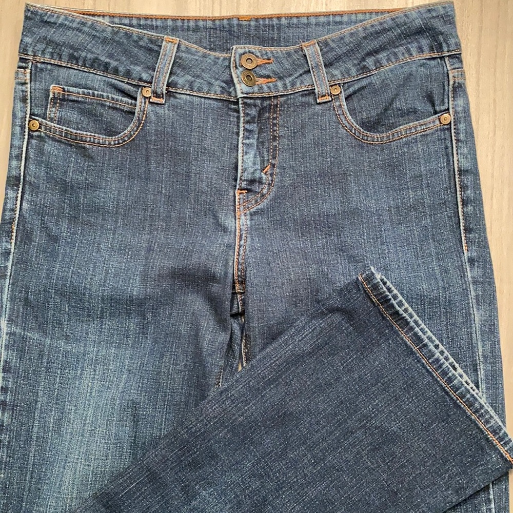 EUC Levis bootcut jeans. Size 6.